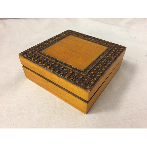 67 - A DECORATIVE WOODEN SQUARE LIDDED BOX WITH VARIOUS ITEMS OF COSTUME JEWELLERY