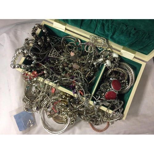 75 - A JEWELLERY BOX FULL OF MAINLY WHITE METAL JEWELLERY