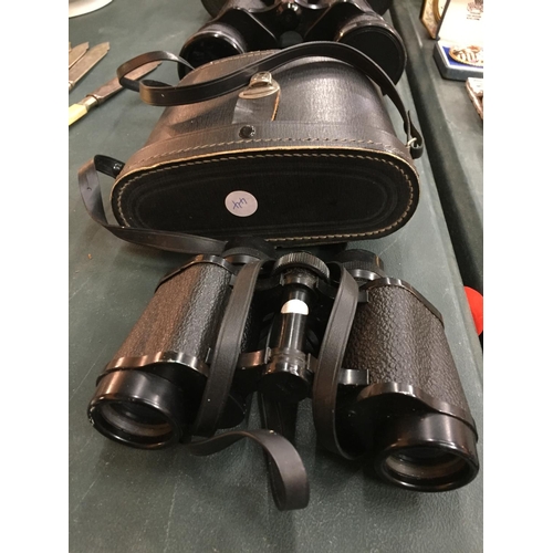 88 - TWO PAIRS OF BINOCULARS.
ONE BEING A PAIR OF BOOTS ADMIRAL II 10 X 50MM FULLY COATED BINOCULARS.