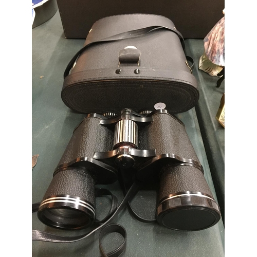 88 - TWO PAIRS OF BINOCULARS.
ONE BEING A PAIR OF BOOTS ADMIRAL II 10 X 50MM FULLY COATED BINOCULARS.