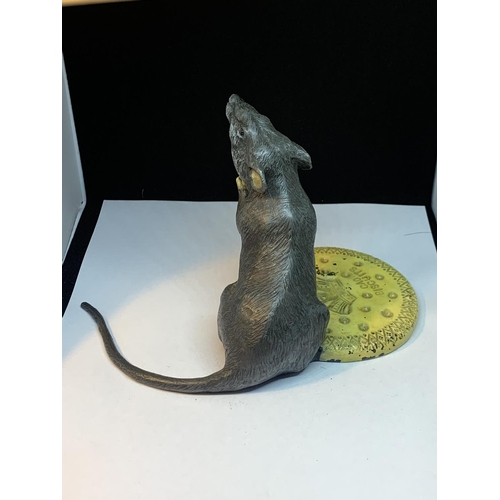 150A - A COLD PAINTED BRONZE RAT FIGURINE EATING A BISCUIT H: 13CM