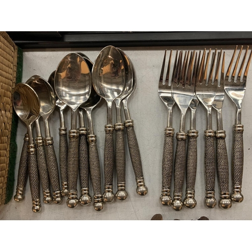 167 - A LARGE QUANTITY OF FLATWARE IN A FELT LINED CUTLERY BASKET