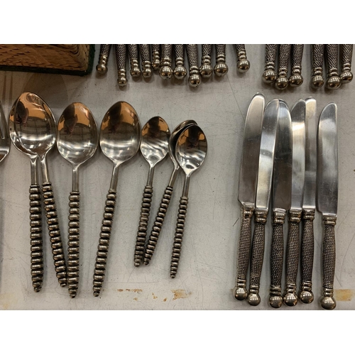 167 - A LARGE QUANTITY OF FLATWARE IN A FELT LINED CUTLERY BASKET