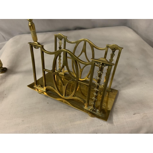 173 - A POLISHED BRASS FRONT PLATE, LETTER HOLDER AND TWO TOASTING FORKS