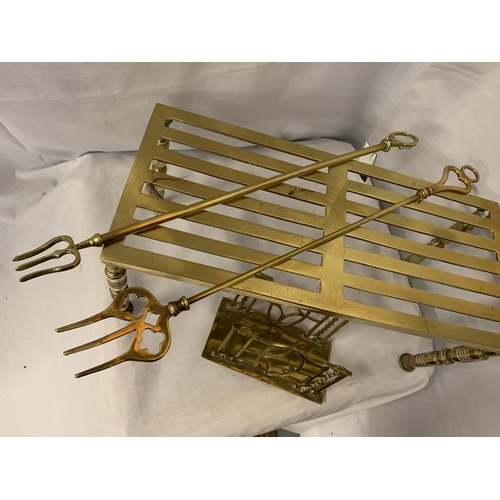 173 - A POLISHED BRASS FRONT PLATE, LETTER HOLDER AND TWO TOASTING FORKS