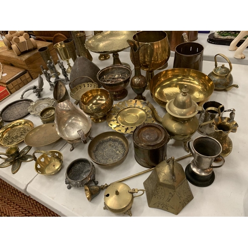 189 - A LARGE COLLECTION OF BRASS AND PLATED ITEMS TO INCLUDE SMALL VASES, BOWLS AND TEAPOTS.