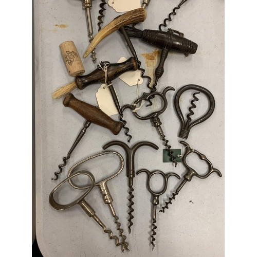 204 - A COLLECTION OF VINTAGE CORKSCREWS