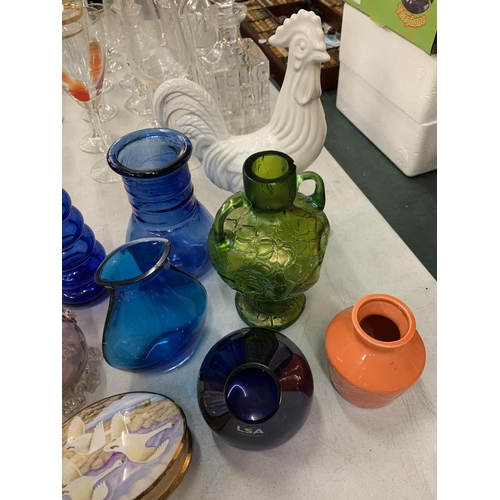 229 - MIXED COLOURED GLASSWARE TO INCLUDE VASES, SWEET BOWL, LIDDED TRINKET DISH ETC.