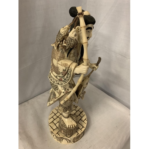 10a - A TALL CARVED BONE JAPANESE MAN FIGURINE