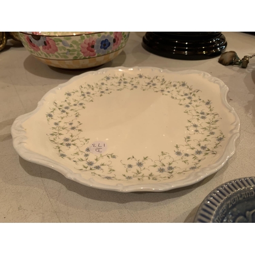 288 - A COLLECTION OF THREE CERAMICS TO INCLUDE A HAND PAINTED FLOWER BOWL,  ROYAL ALBERT CAKE PLATEAND  B... 