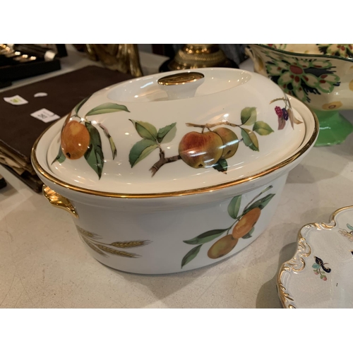 295 - A SELECTION OF CERAMIC FLOWER DESIGN PLATES , PATTERNED BOWL, EVESHAM CASSEROLE DISH AND TWO WEDGWOO... 