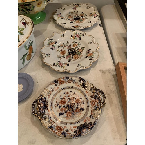 295 - A SELECTION OF CERAMIC FLOWER DESIGN PLATES , PATTERNED BOWL, EVESHAM CASSEROLE DISH AND TWO WEDGWOO... 