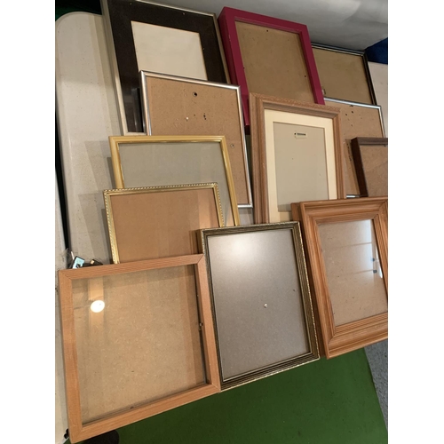 296 - A COLLECTION OF VARIOUS SIZED PICTURE FRAMES