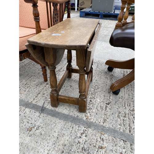 2460 - A SMALL REPRODUCTION DROP-LEAF TABLE