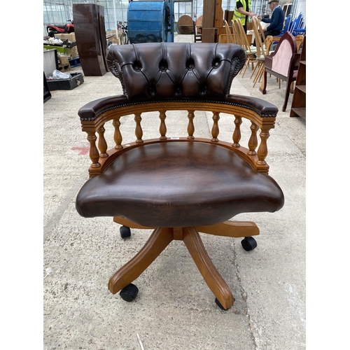 2461 - A REPRODUCTION BUTTON-BACK SWIVEL OFFICE CHAIR BY LANCASHIRE REPRODUCTION