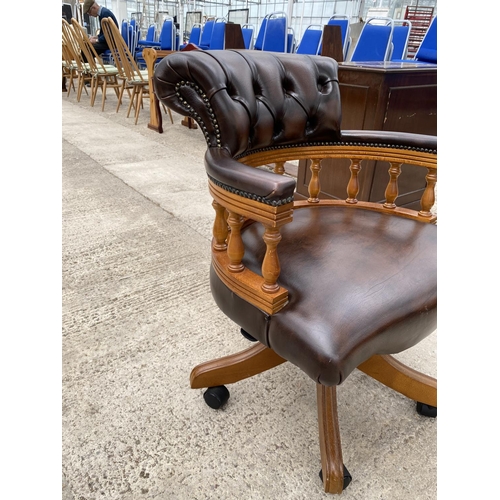 2461 - A REPRODUCTION BUTTON-BACK SWIVEL OFFICE CHAIR BY LANCASHIRE REPRODUCTION