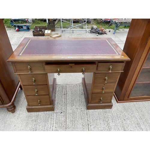 2475 - AN EDWARDIAN KNEE-HOLE DESK 43