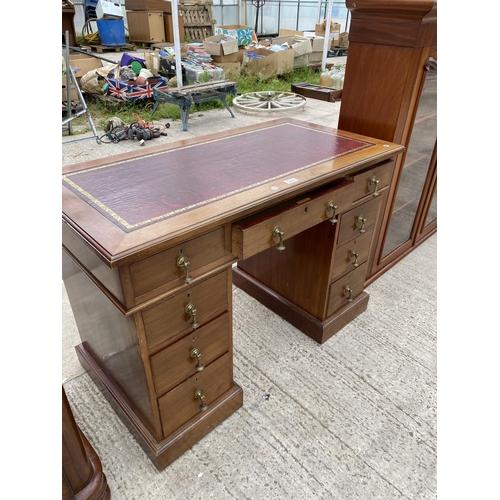 2475 - AN EDWARDIAN KNEE-HOLE DESK 43