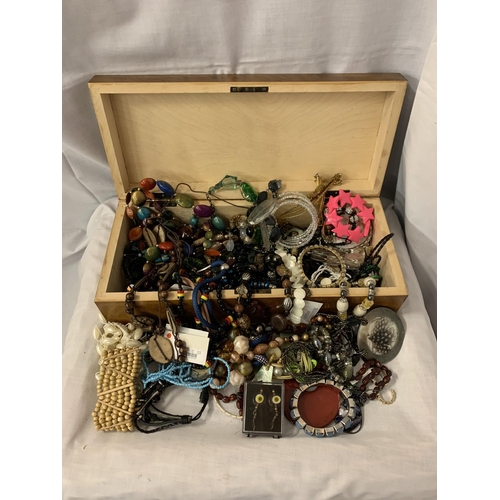 13 - A WOODEN BOX CONTAINING A LARGE QUANTITY OF COSTUME JEWELLERY