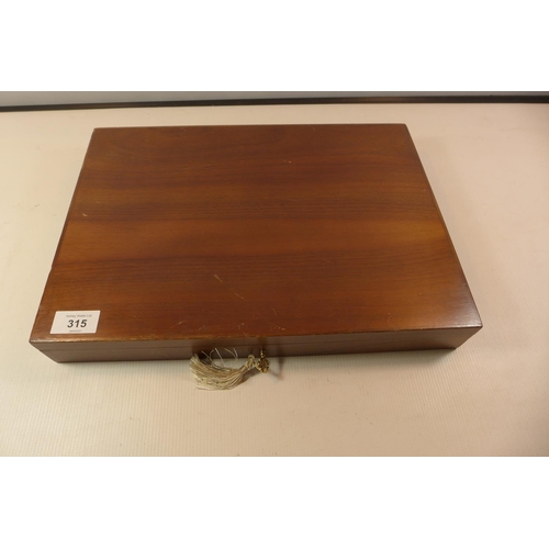 315 - A WOODEN CASE FOR 2 PISTOLS WOULD SUIT NAVY COLT REVOLVERS WIDTH 39CM, DEPTH28CM, HEIGHT 5.5CM