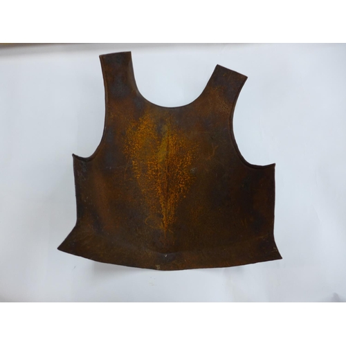 501 - A COPY OF A 17TH CENTURY BREASTPLATE