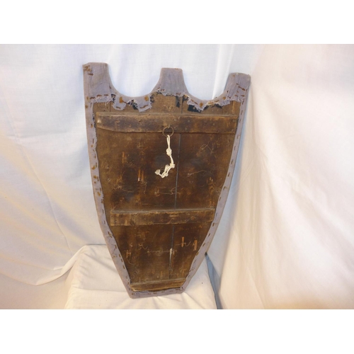 581 - A VICTORIAN ARMOUR SHIELD SHAPED DISPLAY BOARD, HEIGHT 71CM, WIDTH 40CM