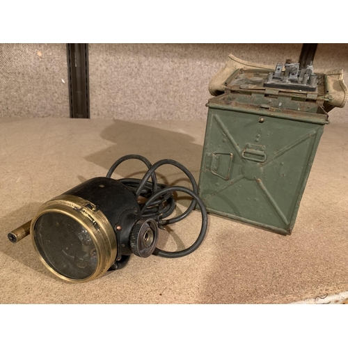 600B - A WW2 SIGNALLING LAMP IN CASE