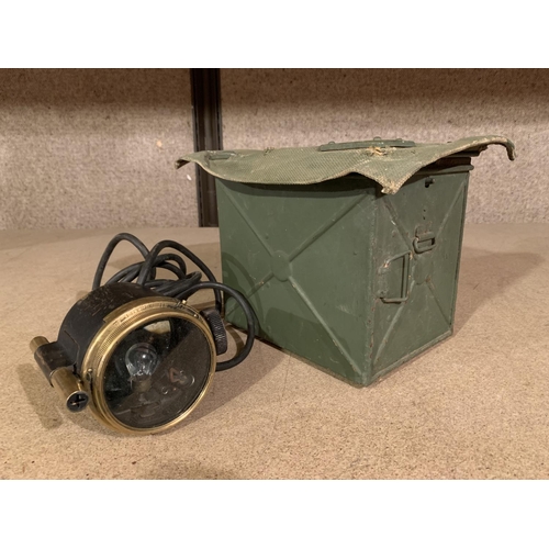 600B - A WW2 SIGNALLING LAMP IN CASE