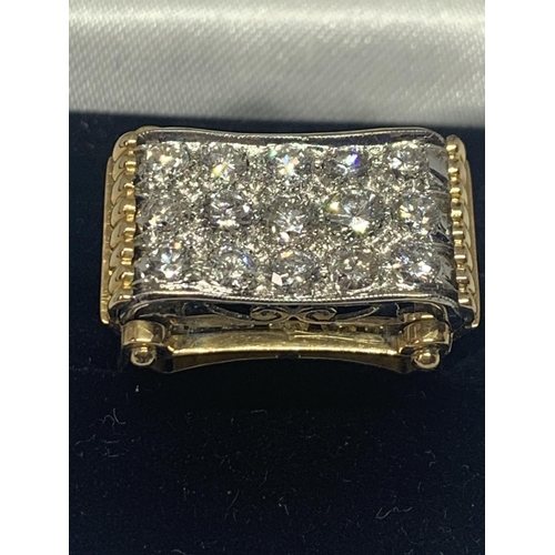 601 - A HEAVY 18 CARAT GOLD RING WITH FIFTEEN DIAMONDS SET IN A RECTANGLE OF DIAMOND CHIPS GROSS WEIGHT 13... 