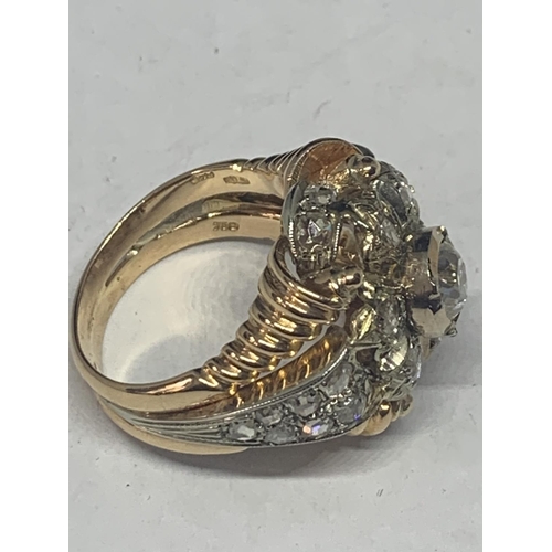 605 - AN 18 CARAT WHITE AND YELLOW GOLD ART DECO CLUSTER RING WITH A CENTRE DIAMOND, SIX SURROUNDING DIAMO... 