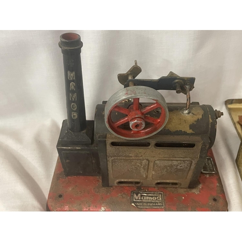 305 - A MAMOD STATIONARY STEAM ENGINE (REQUIRES REBUILDING) AND A VINTAGE TIN CONTAINING VARIOUS PARTS AND... 