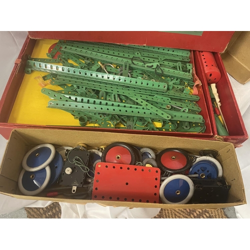 309 - A BOXED VINTAGE MECANNO SET AND A BOX CONTAINING NUMEROUS MECANNO PARTS