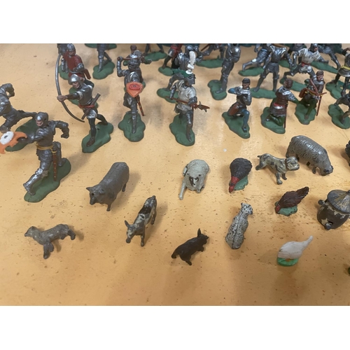 311 - A LARGE QUANTITY OF SWOPPET BY BRITAINS PLASTIC 15TH CENTURY KNIGHT FIGURES AND A LARGE QUANTITY OF ... 