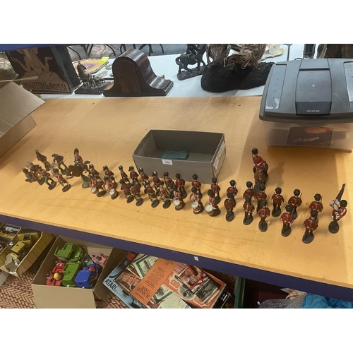 314 - A LARGE QUANTITY OF VINTAGE MODEL FIGURES INCLUDING LASTOLIN BRITISH ARMY AND WILD WEST - HEIGHT CIR... 