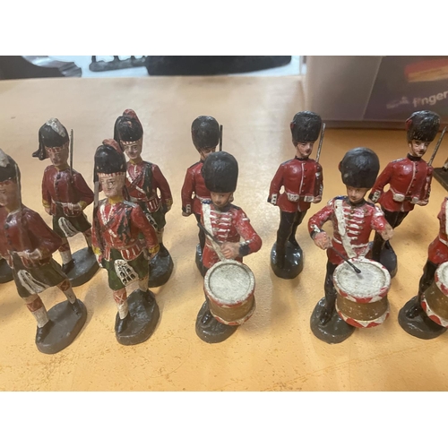 314 - A LARGE QUANTITY OF VINTAGE MODEL FIGURES INCLUDING LASTOLIN BRITISH ARMY AND WILD WEST - HEIGHT CIR... 