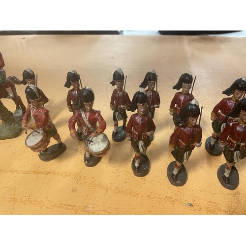 314 - A LARGE QUANTITY OF VINTAGE MODEL FIGURES INCLUDING LASTOLIN BRITISH ARMY AND WILD WEST - HEIGHT CIR... 