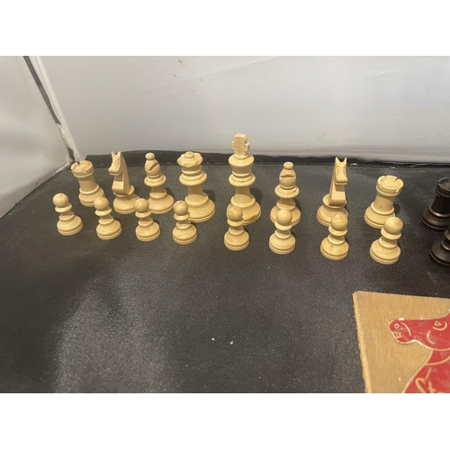 319 - A COMPLETE STAUNTON BOXWOOD CHESS SET