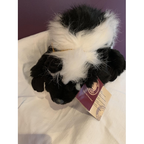 326 - A NEW AND TAGGED CHARLIE BEARS GLOVE PUPPET 'PONGO SKUNK'