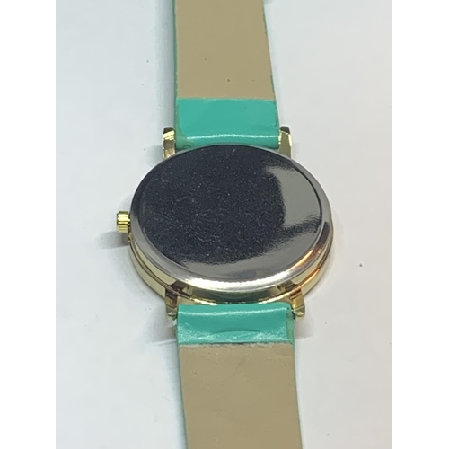 558 - A TURQUOISE GENEIVE WRIST WATCH SEEN WORKING NO WARRANTY