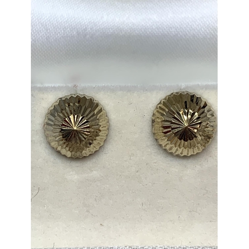 561 - A PAIR OF 9 CARAT GOLD STUD EARRINGS WITH PRESENTATION BOX