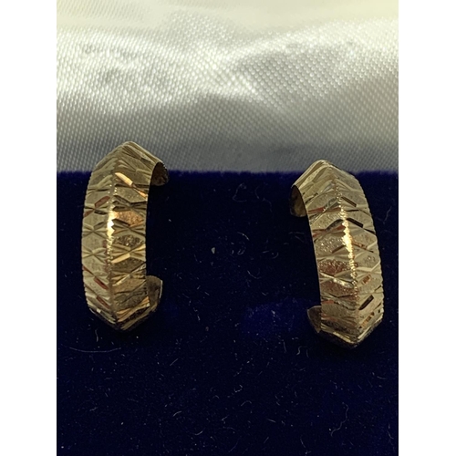 562 - A PAIR OF 9 CARAT GOLD HOOP EARRINGS IN A PRESENTATION BOX