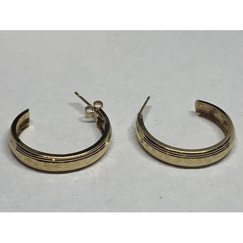 585 - A PAIR OF 9 CARAT GOLD LOOP EARRINGS WITH A PRESENTATION BOX