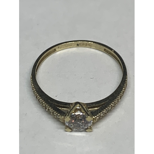 548 - A 9 CARAT GOLD RING WITH CENTRE CLEAR STONE AND CHIPS TO SHOULDERS