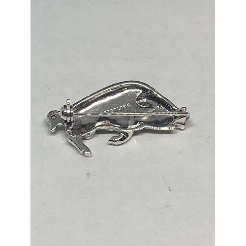 590 - A MARKED SILVER WILD BOAR BROOCH