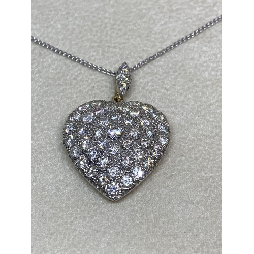 536 - A 15 CARAT WHITE AND YELLOW GOLD LARGE DIAMOND ENCRUSTED HEART CLUSTER PENDANT WITH CHAIN LENGTH 44C... 