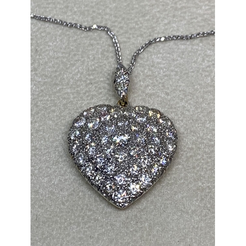 536 - A 15 CARAT WHITE AND YELLOW GOLD LARGE DIAMOND ENCRUSTED HEART CLUSTER PENDANT WITH CHAIN LENGTH 44C... 