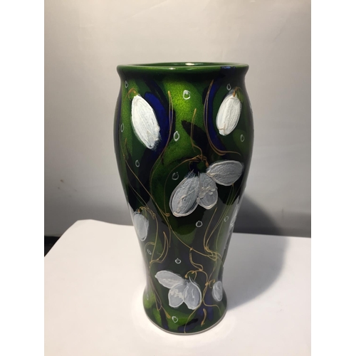 703 - A HAND PAINTED ANITA HARRIS SNOWDROP VASE