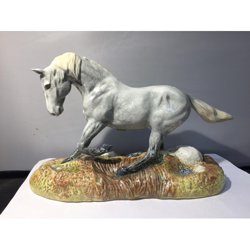 720 - A BOXED BESWICK CARMAGUE WILD HORSE LIMITED EDITION 228/100