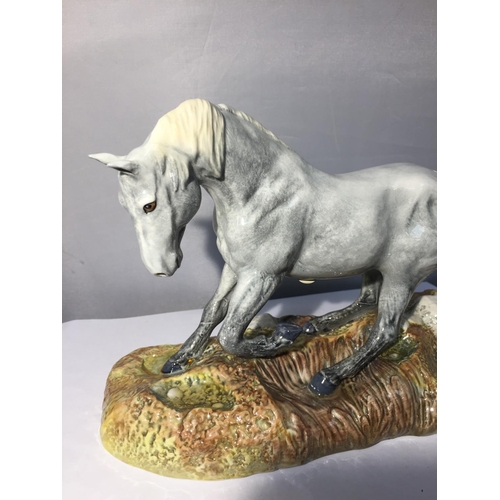 720 - A BOXED BESWICK CARMAGUE WILD HORSE LIMITED EDITION 228/100