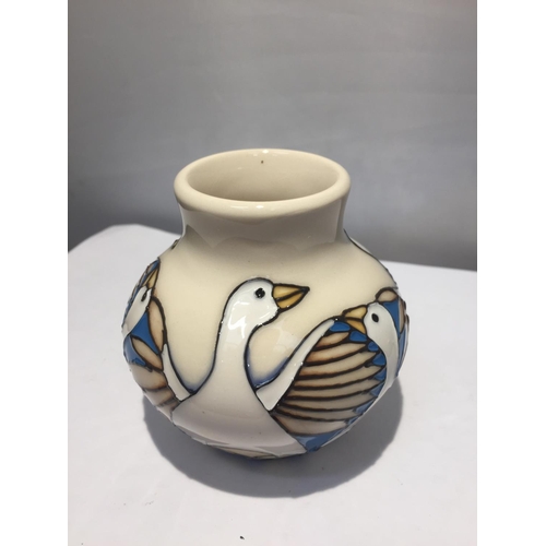 726 - A MOORCROFT SIX GEESE A LAYING VASE 3 INCHES HIGH